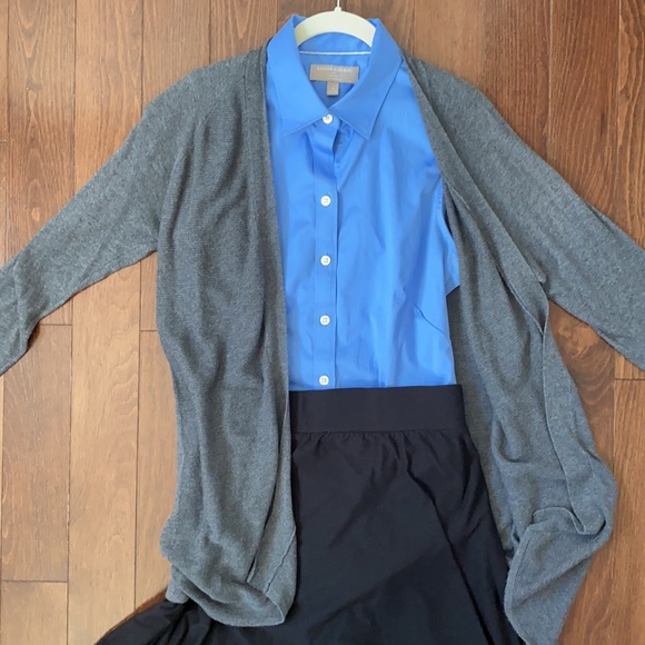 Banana Republic sleeveless button-up cotton shirt in blue, size 8. - Picture 7 of 8